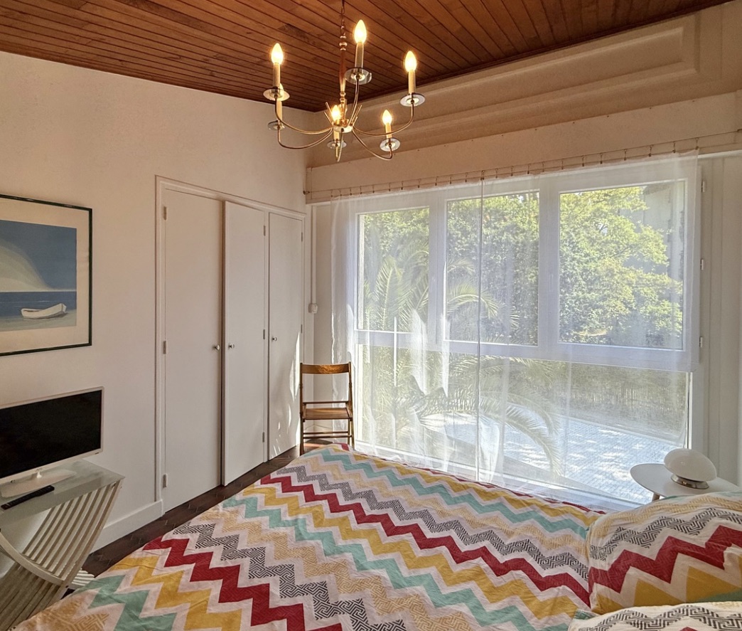 &ldquo;Palm Springs Beach Estate&rdquo; A Vendre Mandat Exclusif Seignosse Oc&eacute;an, environnement calme &amp; r&eacute;sidentiel &agrave; seulement 300 m. des plages, villa 5ch. + / 3 bains, style contemporain, r&eacute;novation r&eacute;cente, piscine chauff&eacute;e&hellip; 1.365.000 &euro;