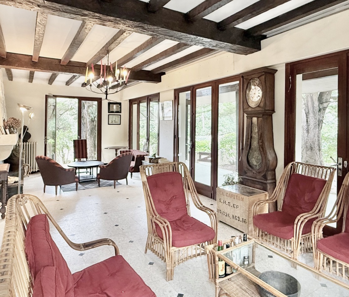 &ldquo;Wood Creek Beach House&rdquo; A Vendre Seignosse Oc&eacute;an en bord de mer, calme, villa 8 ch. &nbsp;/ 4 bains sur 1000 m2 de parc bois&eacute; avec piscine ; excellent rapport locatif si souhait&eacute;&hellip; 1.280.000 &euro;.&nbsp;