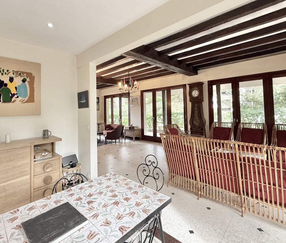 &ldquo;Wood Creek Beach House&rdquo; A Vendre Seignosse Oc&eacute;an en bord de mer, calme, villa 8 ch. &nbsp;/ 4 bains sur 1000 m2 de parc bois&eacute; avec piscine ; excellent rapport locatif si souhait&eacute;&hellip; 1.280.000 &euro;.&nbsp;