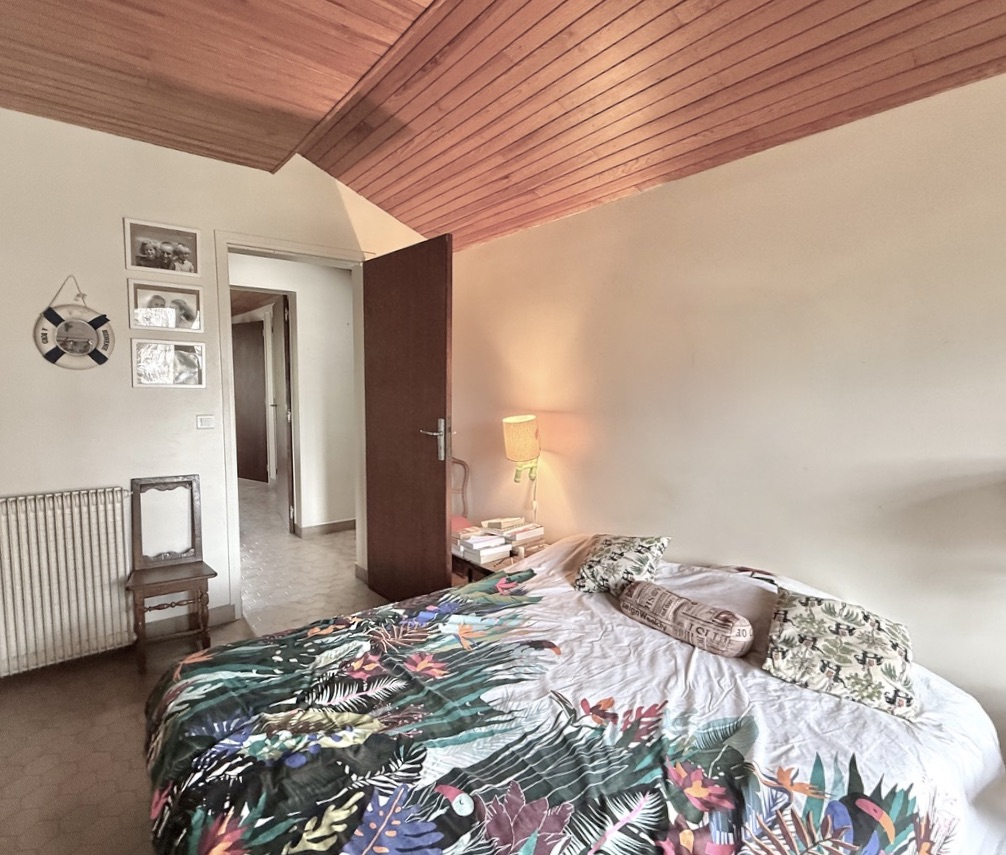 &ldquo;Wood Creek Beach House&rdquo; A Vendre Seignosse Oc&eacute;an en bord de mer, calme, villa 8 ch. &nbsp;/ 4 bains sur 1000 m2 de parc bois&eacute; avec piscine ; excellent rapport locatif si souhait&eacute;&hellip; 1.280.000 &euro;.&nbsp;