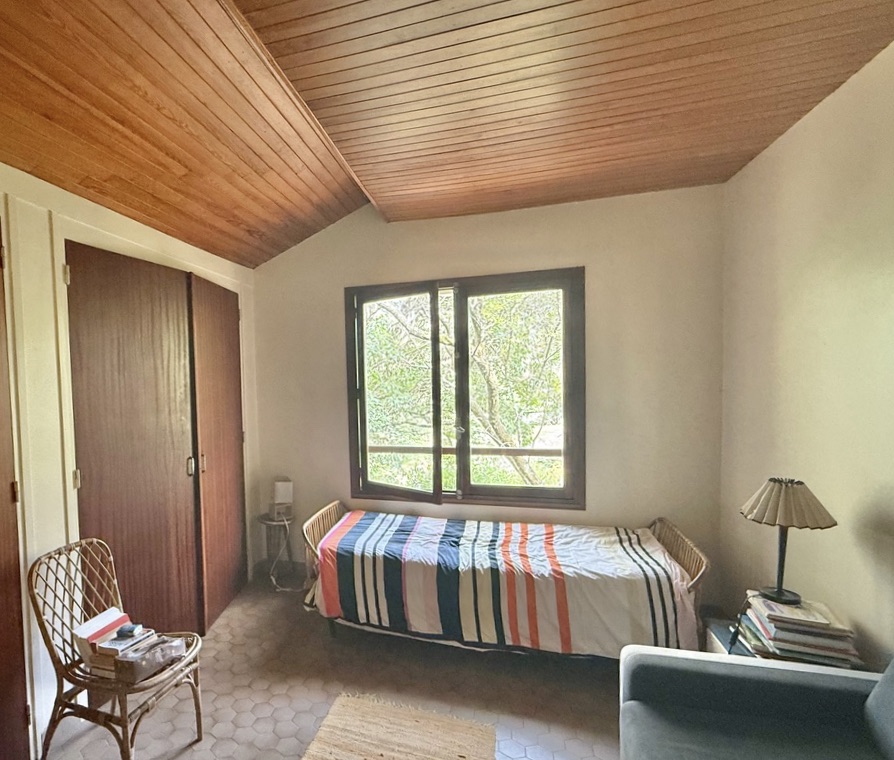 &ldquo;Wood Creek Beach House&rdquo; A Vendre Seignosse Oc&eacute;an en bord de mer, calme, villa 8 ch. &nbsp;/ 4 bains sur 1000 m2 de parc bois&eacute; avec piscine ; excellent rapport locatif si souhait&eacute;&hellip; 1.280.000 &euro;.&nbsp;