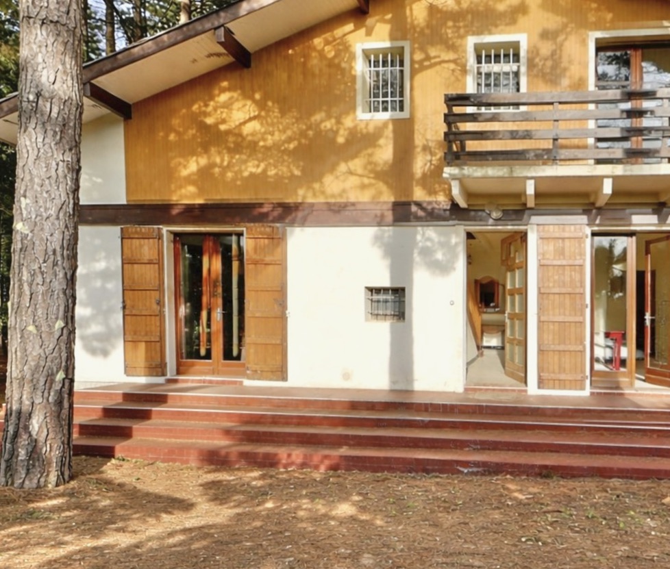 &ldquo;Wood Creek Beach House&rdquo; A Vendre Seignosse Oc&eacute;an en bord de mer, calme, villa 8 ch. &nbsp;/ 4 bains sur 1000 m2 de parc bois&eacute; avec piscine ; excellent rapport locatif si souhait&eacute;&hellip; 1.280.000 &euro;.&nbsp;