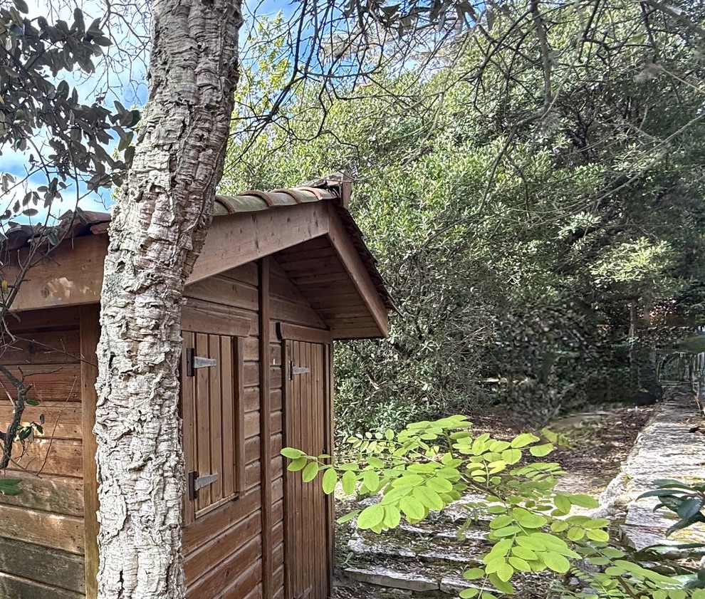 &ldquo;Wood Creek Beach House&rdquo; A Vendre Seignosse Oc&eacute;an en bord de mer, calme, villa 8 ch. &nbsp;/ 4 bains sur 1000 m2 de parc bois&eacute; avec piscine ; excellent rapport locatif si souhait&eacute;&hellip; 1.280.000 &euro;.&nbsp;