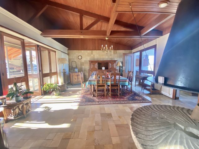 "Bota Ingurian Etxea" A Vendre Hossegor Plage Sud / Port ; jetez l'ancre sur une villa de bord de mer de 180 m2 &amp; 45 m2 d'annexes. Faire revivre l'inspiration architecturale am&eacute;ricaine "Mid-Century Modern"... 1.800.000&euro;&nbsp;