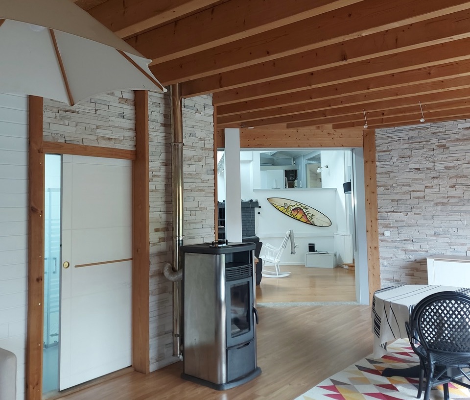 "Cachuma Lake House" A Vendre Soustons Proche Lac &amp; Commerces, au calme, agr&eacute;able villa contemporaine 227m2, ossature bois, &eacute;volutive et bien agenc&eacute;e, sur 2000m2 de terrain avec piscine chauff&eacute;e... 997.000&euro;.&nbsp;