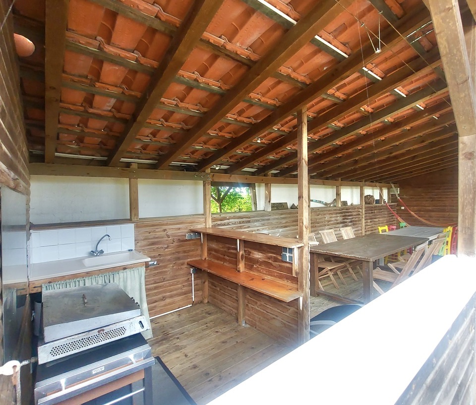"Cachuma Lake House" A Vendre Soustons Proche Lac &amp; Commerces, au calme, agr&eacute;able villa contemporaine 227m2, ossature bois, &eacute;volutive et bien agenc&eacute;e, sur 2000m2 de terrain avec piscine chauff&eacute;e... 997.000&euro;.&nbsp;