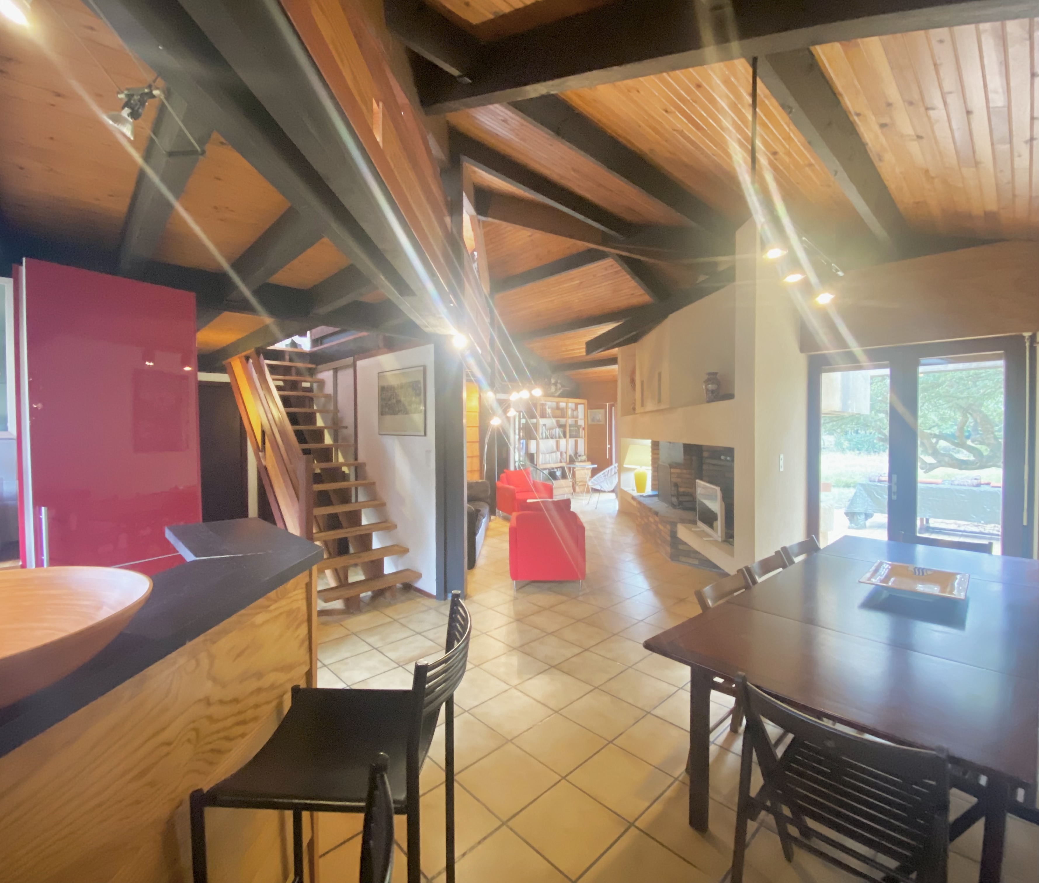 &nbsp;VENDUE PAR NOTRE &Eacute;QUIPE - "Gaviota &nbsp;Beach House", Mandat Exclusif Hossegor entre Lac &amp; Mer, maison de famille unique 4/5 ch. sur 1650 m2 de parc bois&eacute;. Escale silencieuse &agrave; la plage, con&ccedil;ue par architecte, originale et intimiste.&nbsp;