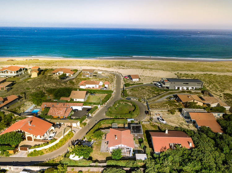 SOLD BY OUR TEAM - &ldquo;Rincon Surfing Retreat&rdquo; Estagnots beach in Seignosse, quiet, in a very sought after neighborhood, 5 bed. + studio villa boasting excellent build and perfect condition throughout&hellip;