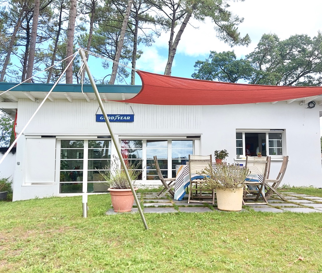 "The Tree Lodge" A Vendre Seignosse Bourg Proche Golf &amp; 4km Plages, tr&egrave;s agr&eacute;able villa r&eacute;nov&eacute;e &agrave; neuf 2 ch. / 2 bains plus villa d&rsquo;amis 2 pi&egrave;ces, grand calme, vues uniques, confort... 1.260.000 &euro;