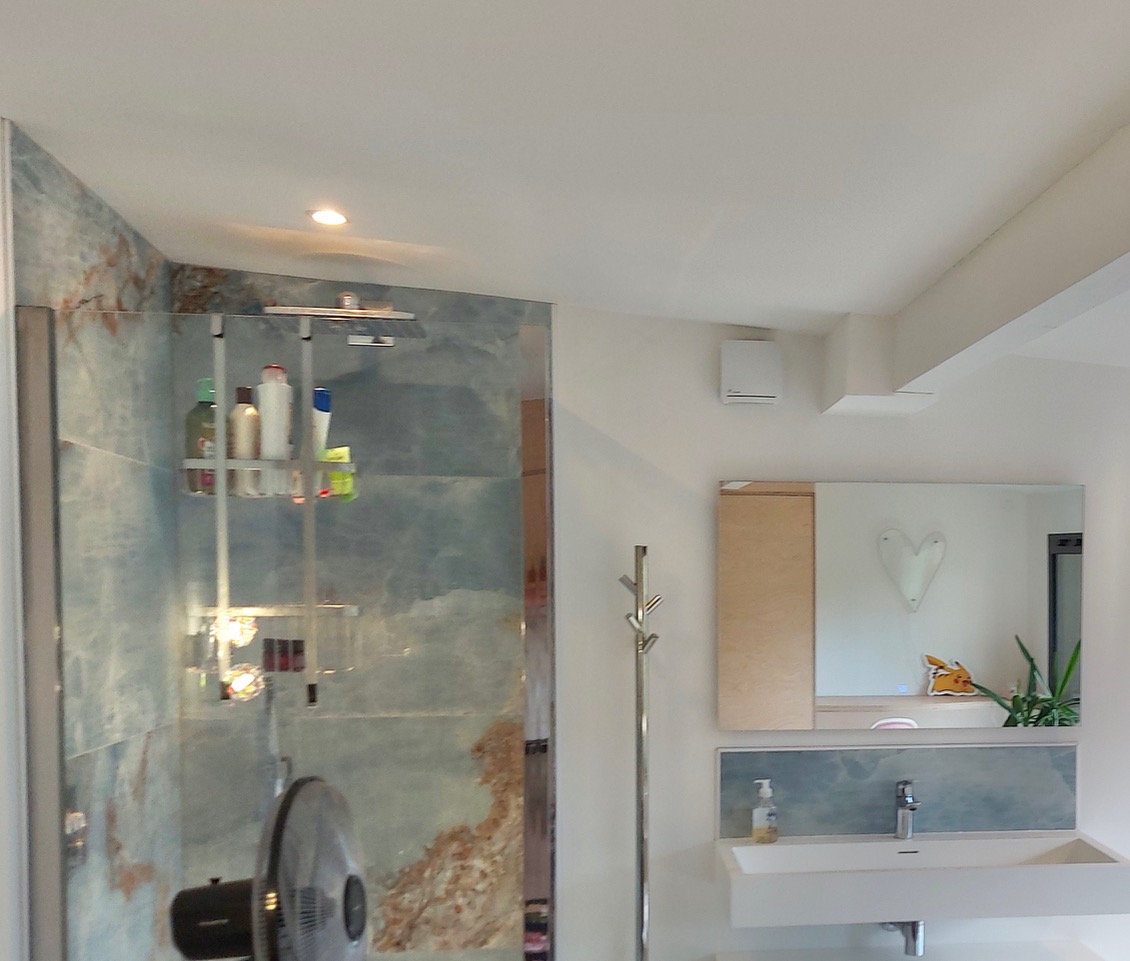 "The Tree Lodge" A Vendre Seignosse Bourg Proche Golf &amp; 4km Plages, tr&egrave;s agr&eacute;able villa r&eacute;nov&eacute;e &agrave; neuf 2 ch. / 2 bains plus villa d&rsquo;amis 2 pi&egrave;ces, grand calme, vues uniques, confort... 1.260.000 &euro;