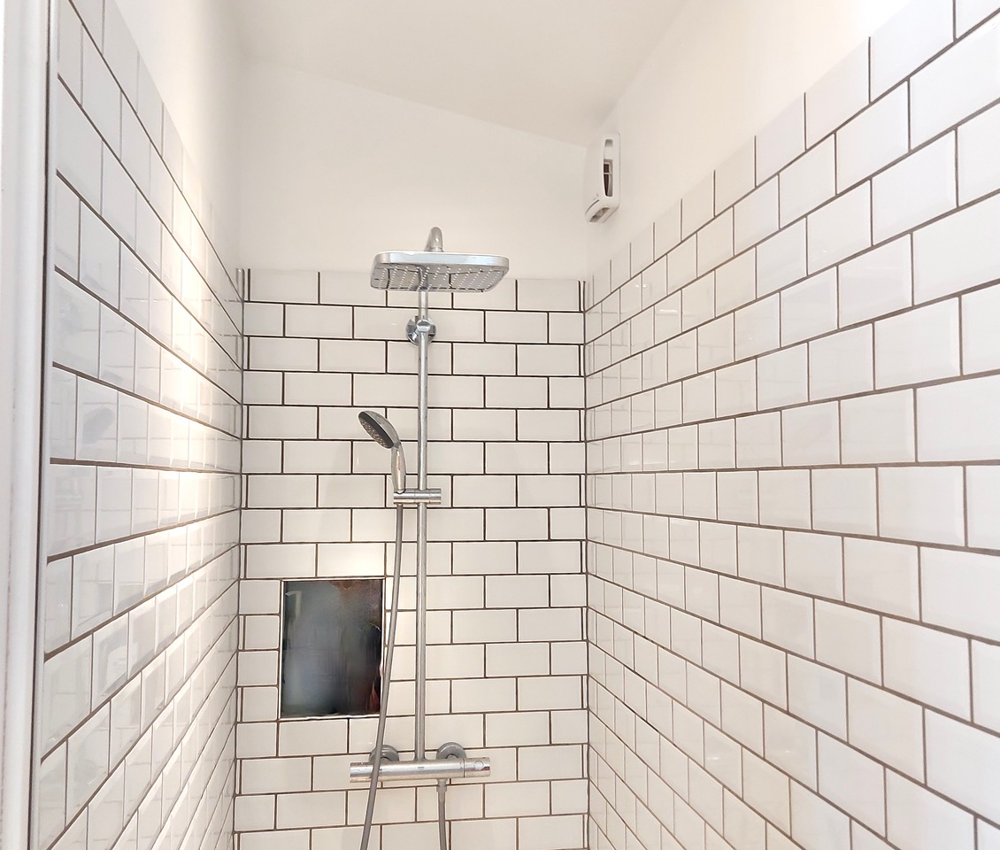 "The Tree Lodge" A Vendre Seignosse Bourg Proche Golf &amp; 4km Plages, tr&egrave;s agr&eacute;able villa r&eacute;nov&eacute;e &agrave; neuf 2 ch. / 2 bains plus villa d&rsquo;amis 2 pi&egrave;ces, grand calme, vues uniques, confort... 1.260.000 &euro;