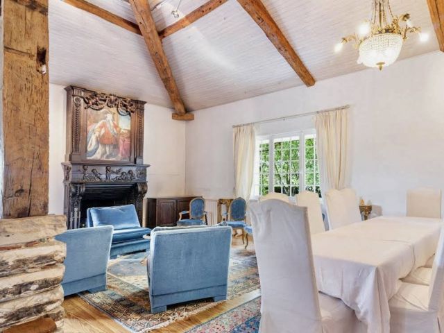 "Airial Springwood" A Vendre Entre Dax &amp; la C&ocirc;te, propri&eacute;t&eacute; landaise de caract&egrave;re, 4 ch. / 3 bains, tout confort, maison annexe, piscine et pool house sur env. 9000 m2 de parc ; vivez un r&ecirc;ve de campagne si pr&egrave;s de l'ocean... 760.000 &euro;