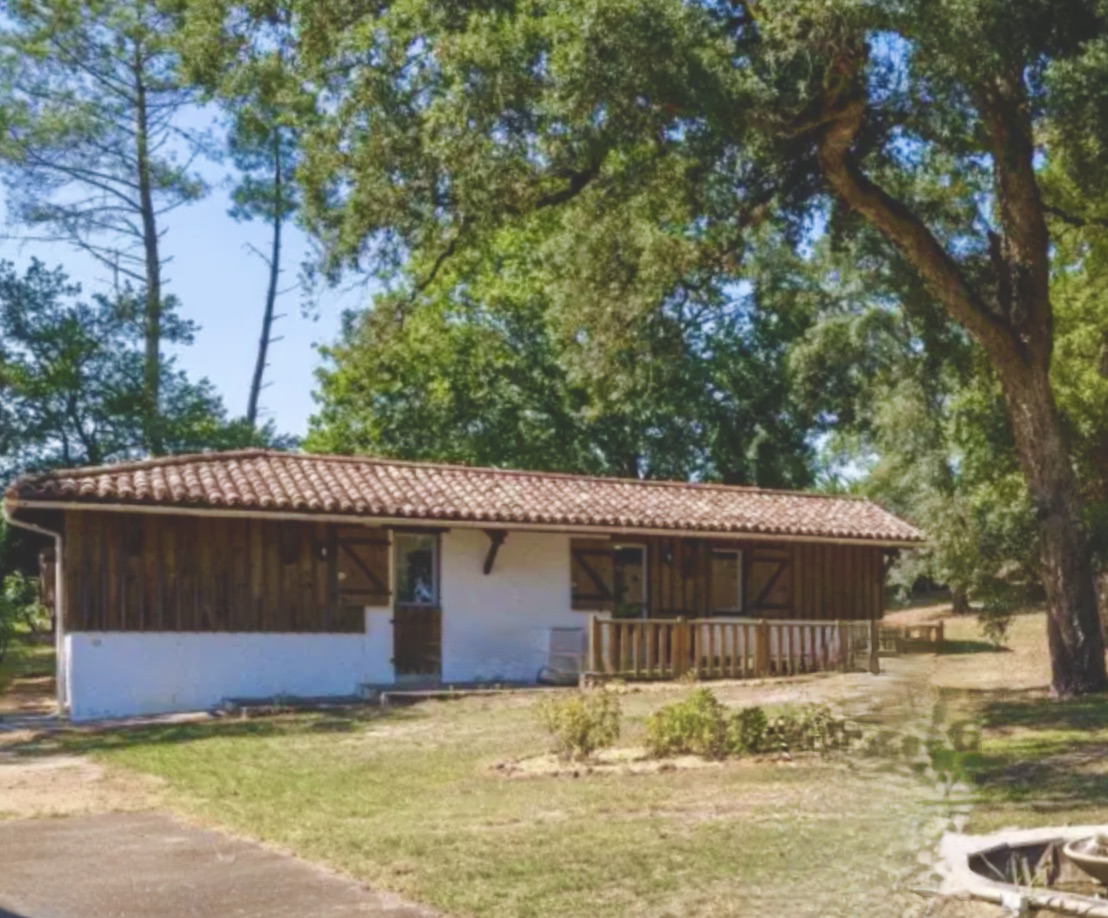 "Airial Springwood" A Vendre Entre Dax &amp; la C&ocirc;te, propri&eacute;t&eacute; landaise de caract&egrave;re, 4 ch. / 3 bains, tout confort, maison annexe, piscine et pool house sur env. 9000 m2 de parc ; vivez un r&ecirc;ve de campagne si pr&egrave;s de l'ocean... 760.000 &euro;