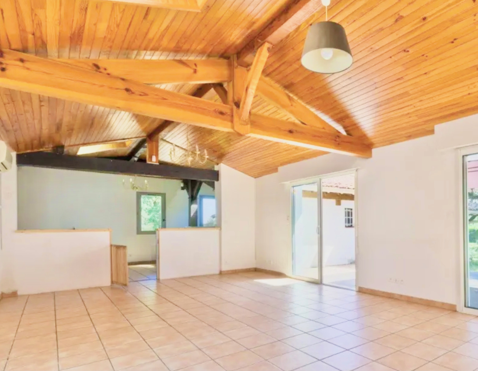 "Airial Springwood" A Vendre Entre Dax &amp; la C&ocirc;te, propri&eacute;t&eacute; landaise de caract&egrave;re, 4 ch. / 3 bains, tout confort, maison annexe, piscine et pool house sur env. 9000 m2 de parc ; vivez un r&ecirc;ve de campagne si pr&egrave;s de l'ocean... 760.000 &euro;