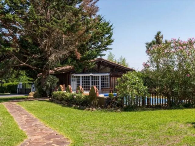 "Airial Springwood" A Vendre Entre Dax &amp; la C&ocirc;te, propri&eacute;t&eacute; landaise de caract&egrave;re, 4 ch. / 3 bains, tout confort, maison annexe, piscine et pool house sur env. 9000 m2 de parc ; vivez un r&ecirc;ve de campagne si pr&egrave;s de l'ocean... 760.000 &euro;
