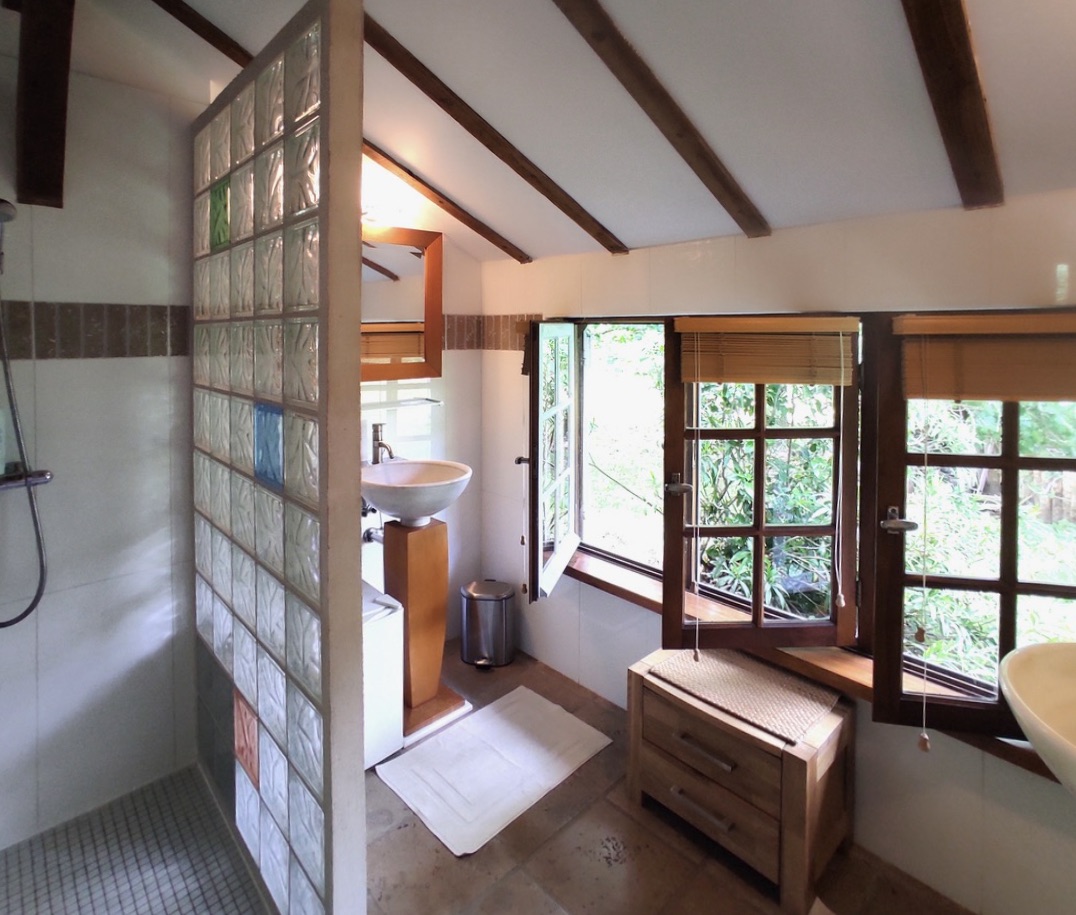 "Airial San Miguel" A Vendre Mandat Exclusif, Saint Michel d'Escalus - 12km plages &amp; 15km golf, superbe corps de ferme de 300m2, une propri&eacute;t&eacute; landaise de caract&egrave;re de 11 pieces, sur 8500 m2, comprenant une ferme landaise, bergerie, atelier d'artiste &amp; un garage pour 3 voitures. Id&eacute;al pour activit&eacute; touristique d'h&eacute;bergement. Calme &amp; s&eacute;r&eacute;nit&eacute;.. 950.000 &euro;.