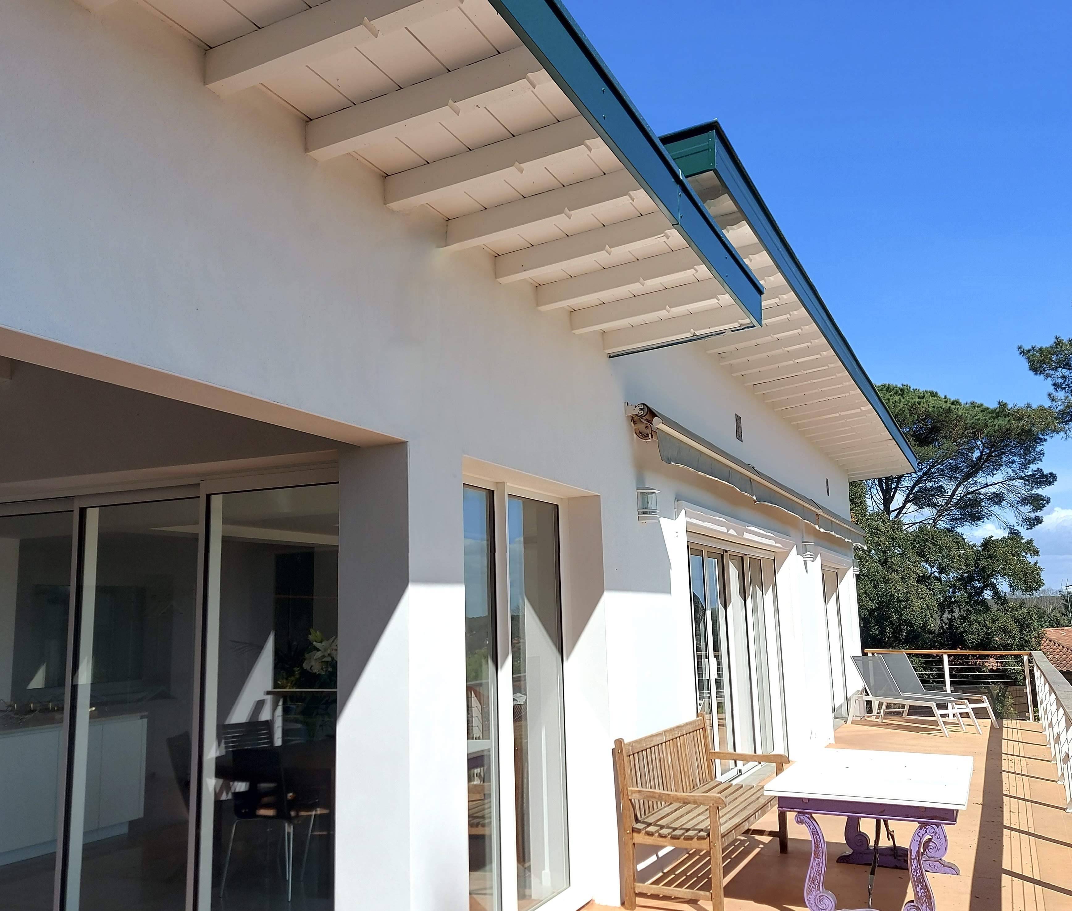 "Loma Vista Beach House" A Vendre 4km Hossegor, golf &amp; plages &agrave; v&eacute;lo, superbe villa 4ch. / 3 bains r&eacute;nov&eacute;e &agrave; neuf, 2700 m2 de parc et piscine chauff&eacute;e - unique, vues d&eacute;gag&eacute;es &amp; position dominante!... 2.300.000 &euro;&nbsp;