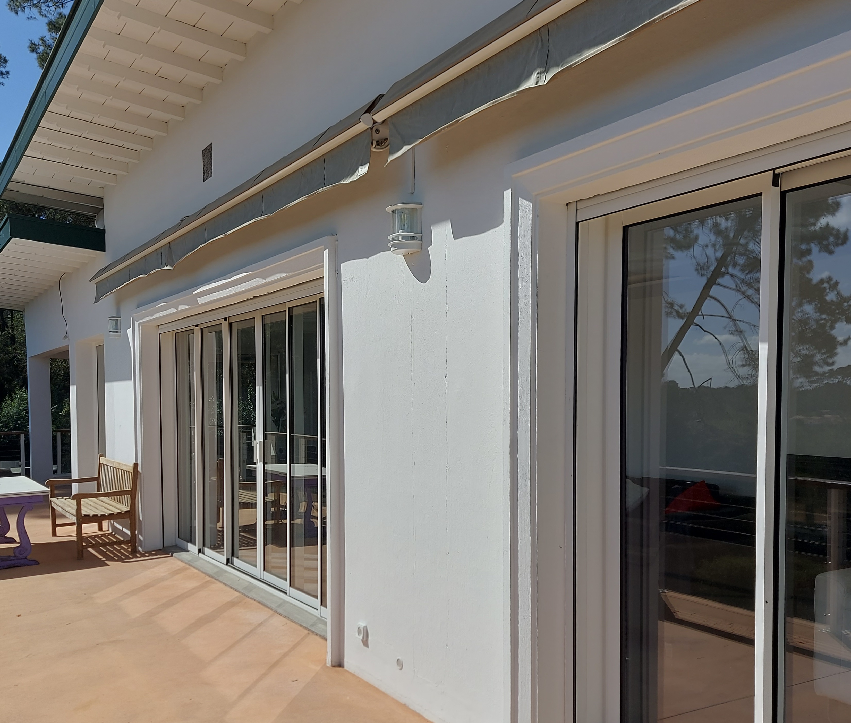 "Loma Vista Beach House" A Vendre 4km Hossegor, golf &amp; plages &agrave; v&eacute;lo, superbe villa 4ch. / 3 bains r&eacute;nov&eacute;e &agrave; neuf, 2700 m2 de parc et piscine chauff&eacute;e - unique, vues d&eacute;gag&eacute;es &amp; position dominante!... 2.300.000 &euro;&nbsp;