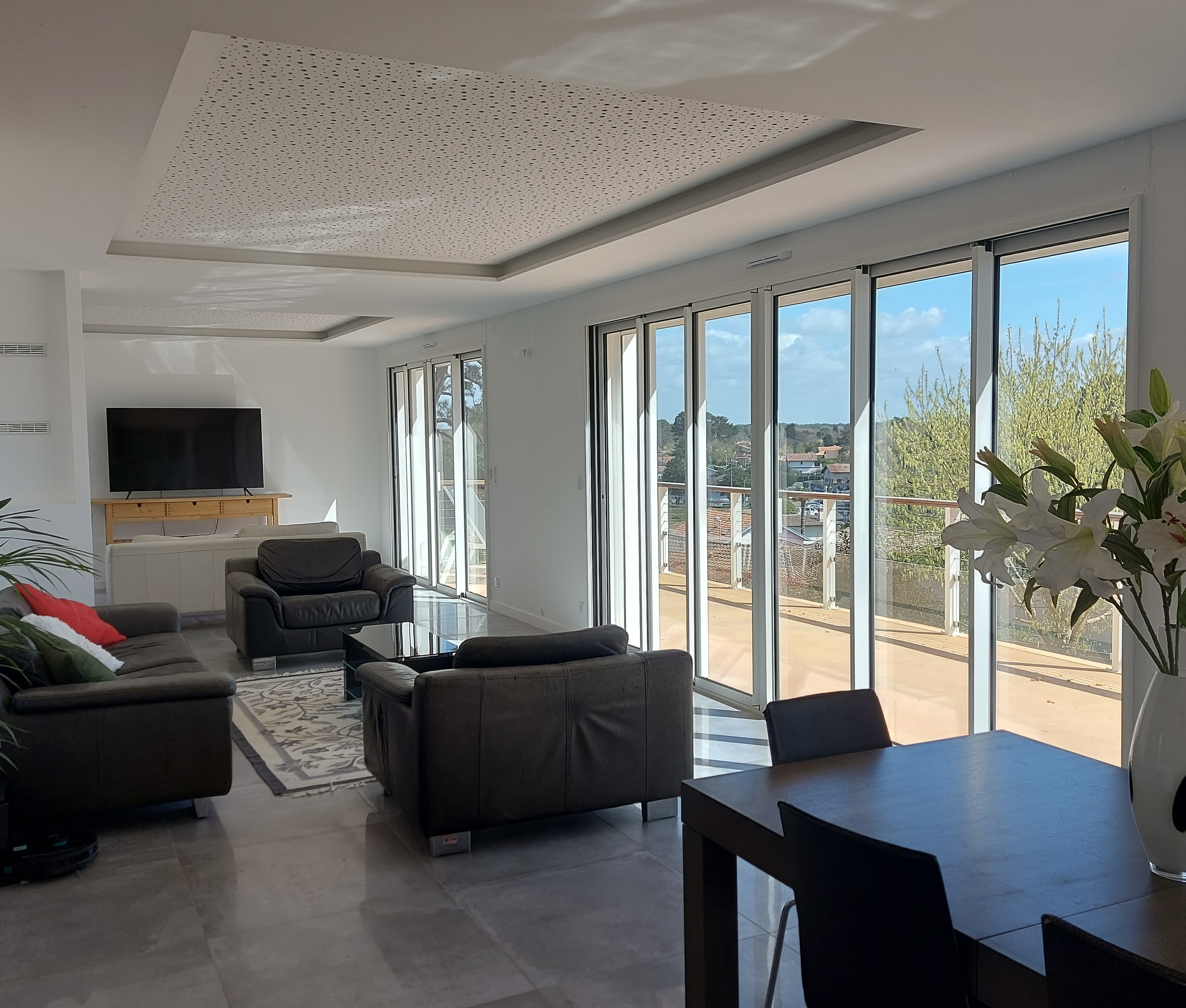 "Loma Vista Beach House" A Vendre 4km Hossegor, golf &amp; plages &agrave; v&eacute;lo, superbe villa 4ch. / 3 bains r&eacute;nov&eacute;e &agrave; neuf, 2700 m2 de parc et piscine chauff&eacute;e - unique, vues d&eacute;gag&eacute;es &amp; position dominante!... 2.300.000 &euro;&nbsp;