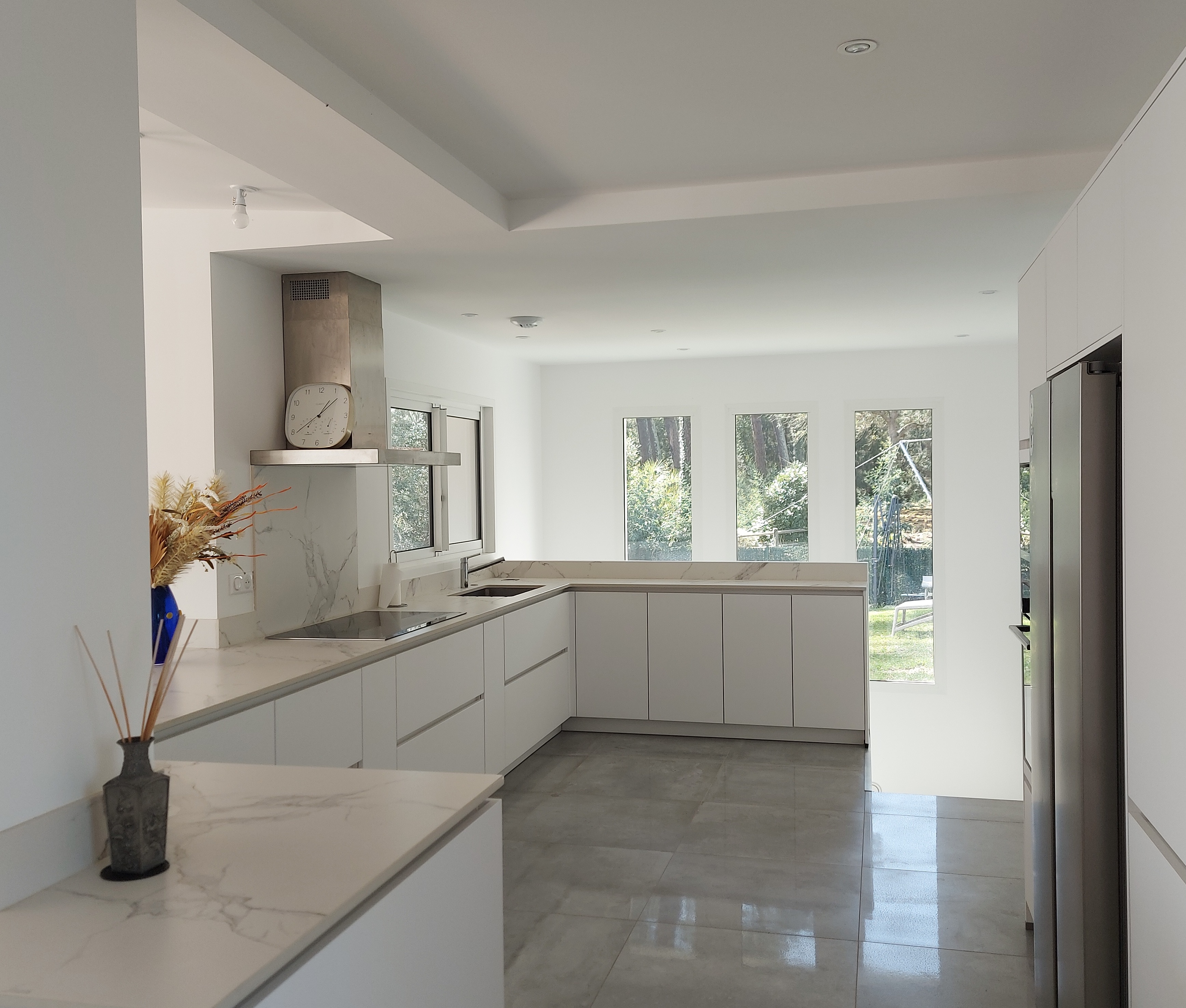 "Loma Vista Beach House" A Vendre 4km Hossegor, golf &amp; plages &agrave; v&eacute;lo, superbe villa 4ch. / 3 bains r&eacute;nov&eacute;e &agrave; neuf, 2700 m2 de parc et piscine chauff&eacute;e - unique, vues d&eacute;gag&eacute;es &amp; position dominante!... 2.300.000 &euro;&nbsp;
