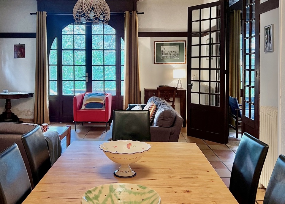 &ldquo;Mimosa Historic Villa&rdquo; A Vendre Hossegor Lac / Mer / Centre &agrave; Pied, authentique Basco Landaise &eacute;difi&eacute;e par le c&eacute;l&egrave;bre architecte Robert Maurice en 1926, sise sur superbe parc de 1150m2 ; intimiste, calme &amp; &eacute;l&eacute;gante, l&rsquo;une des plus belles villas r&eacute;pertori&eacute;es d&rsquo;Hossegor, parfaitement situ&eacute;e et orient&eacute;e &hellip; 2.885.000&euro;&nbsp;