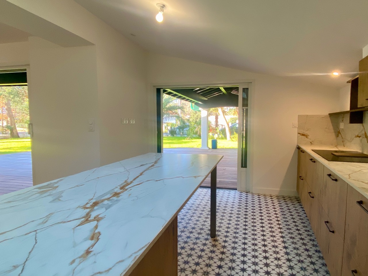 &ldquo;Santo Domingo Beach House&rdquo; A Vendre Centre-Ville d&rsquo;Hossegor Entre Lac &amp; Mer, superbe propri&eacute;t&eacute; 6 ch. / 5 bains de style basco-landais sise dans un cadre magnifique ; calme, serein, tout &agrave; pied. &Eacute;tat neuf, libre &agrave; la vente, r&eacute;novation de grande qualit&eacute; par homme de l&rsquo;art &hellip; 3.300.000&euro;&nbsp;